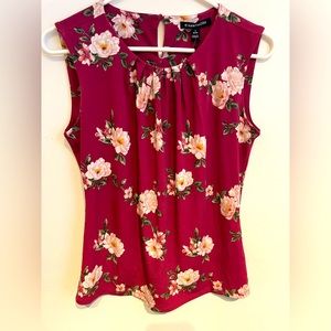 NWT 41 Hawthorne pleated neck floral tank in burgundy